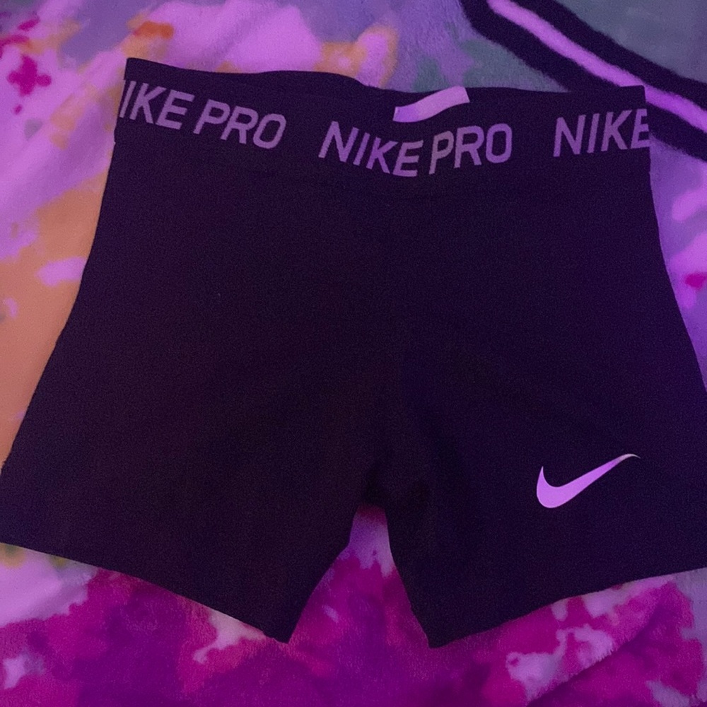 Brand, nike , color black , size small in kids